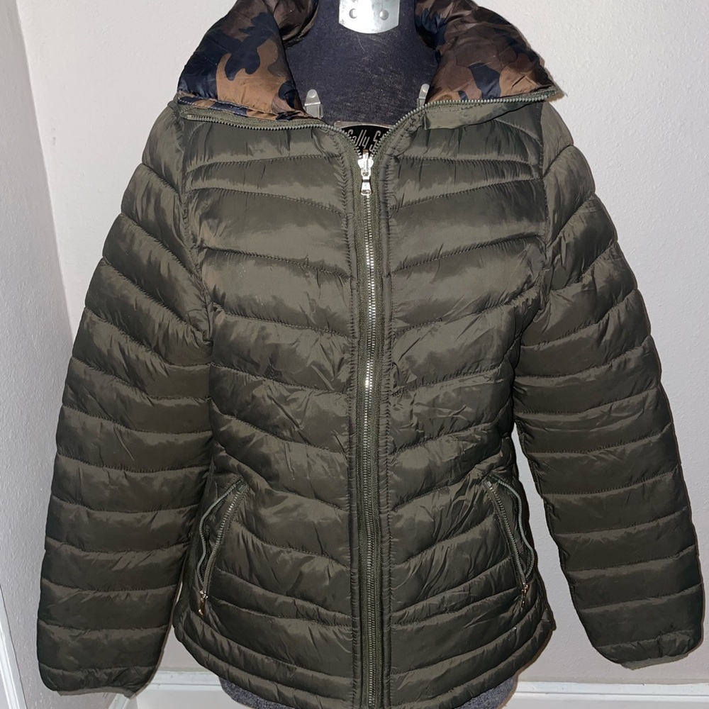 Women’s reversible puffer coat. Size Large